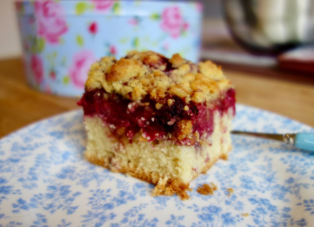 white chocolate raspberry crumble cake