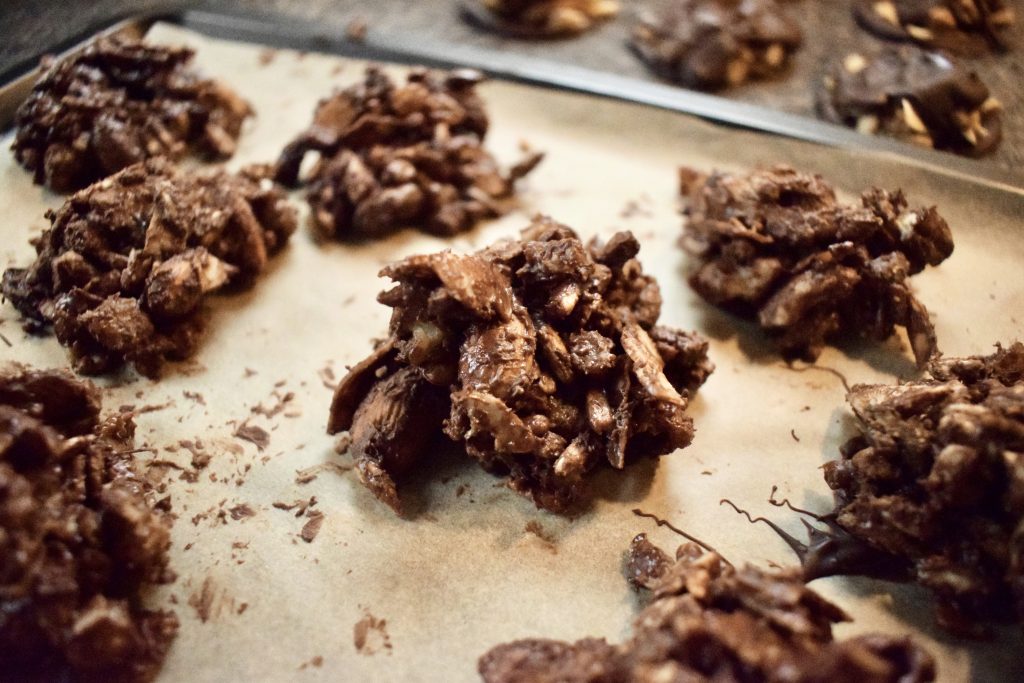 Vegan fruit and nut clusters