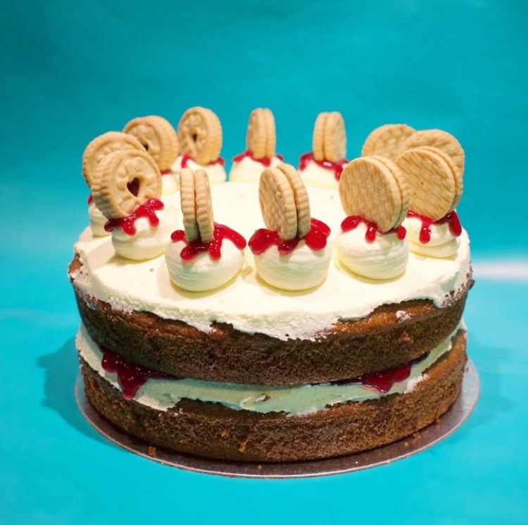 vegan jammie dodger cake