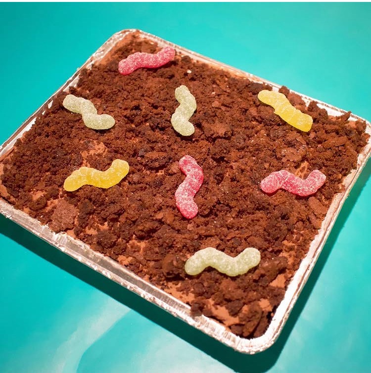 vegan halloween gummy worm brownies