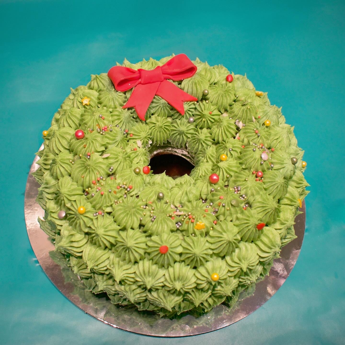 Vegan Christmas wreath cake